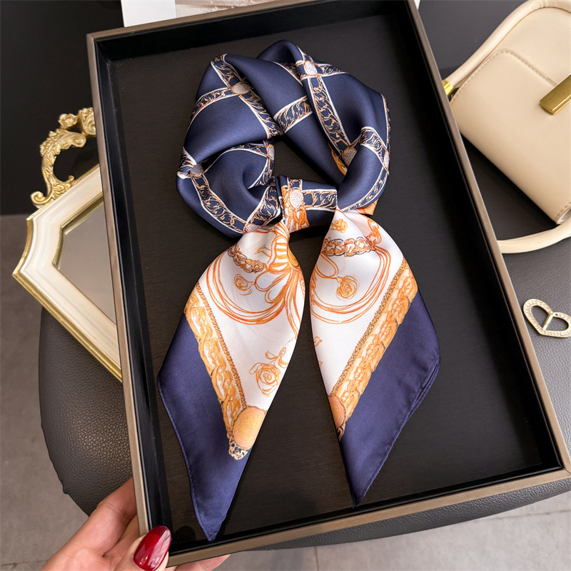 Blue Classic Chain Print Squar - مراجعة Ascot Neck Scarf وسعره