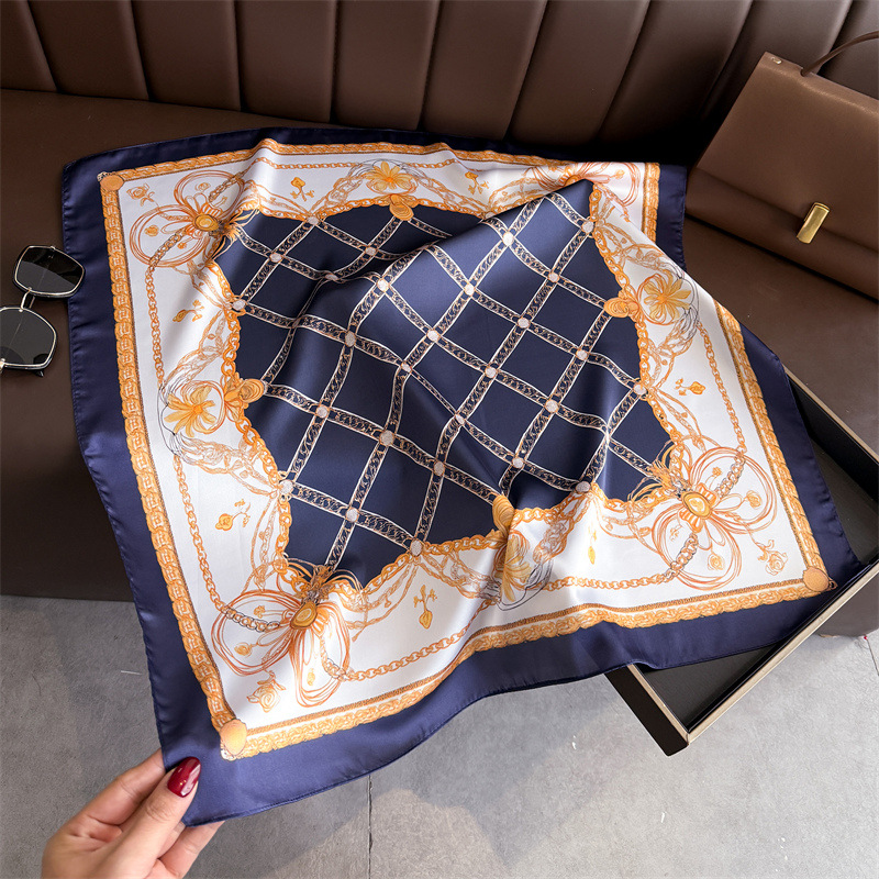 Blue Classic Chain Print Squar - مراجعة Ascot Neck Scarf وسعره