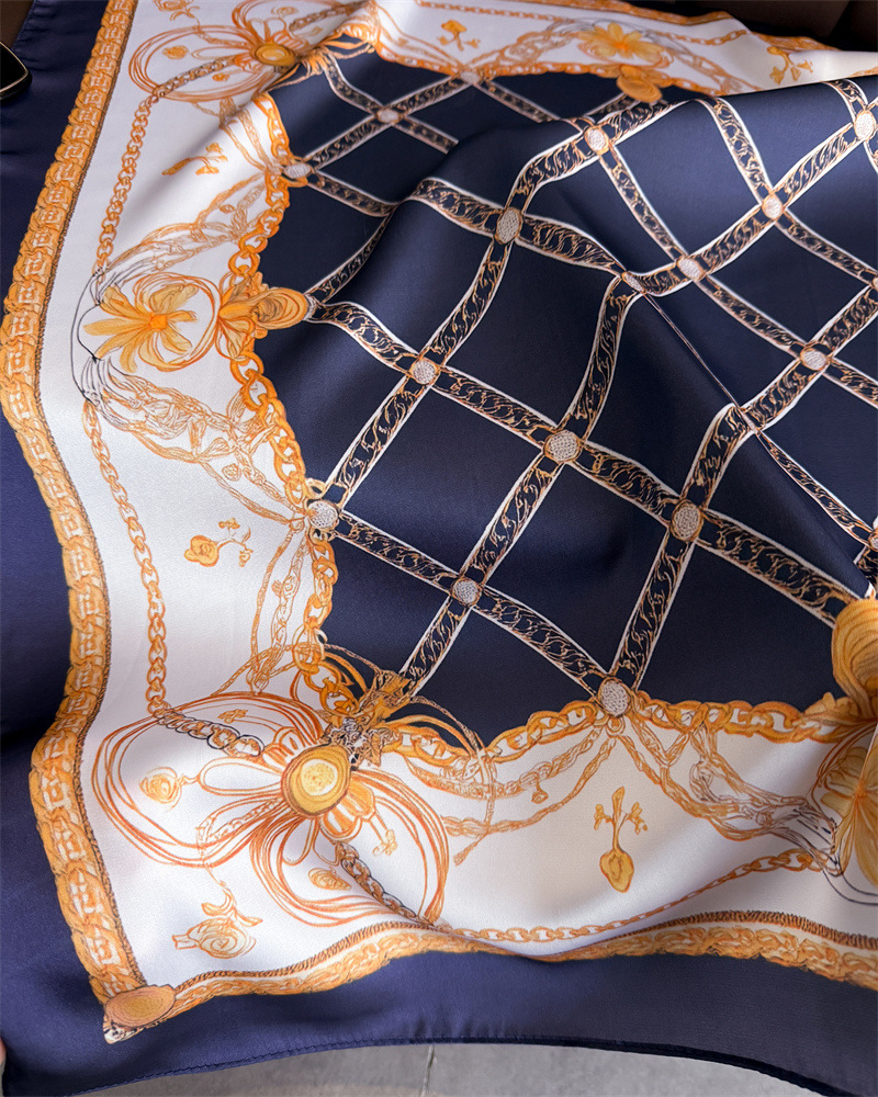 Blue Classic Chain Print Squar - مراجعة Ascot Neck Scarf وسعره