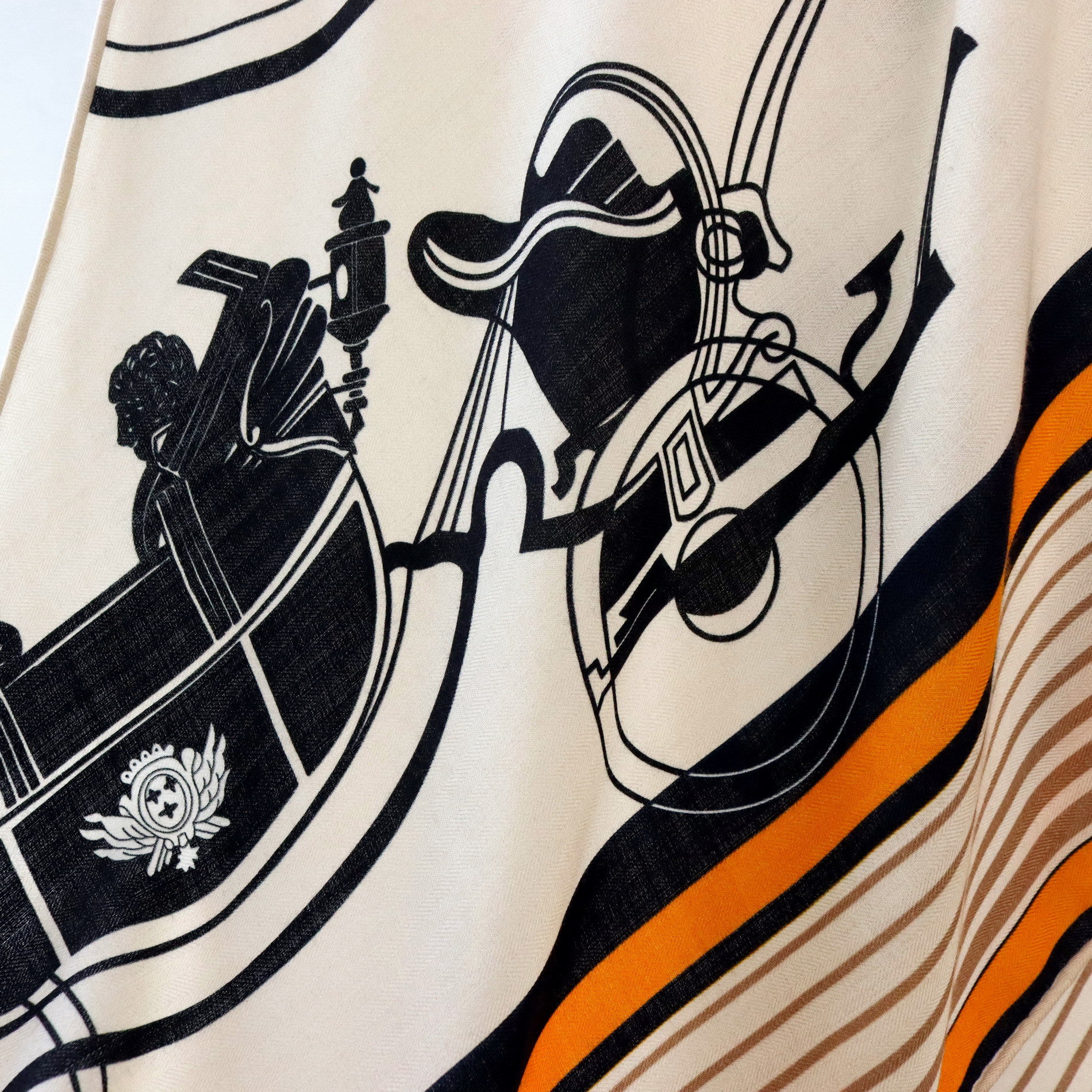 Vintage Equestrian Print Silk  - مراجعة Pashmina Wrap Large وسعره