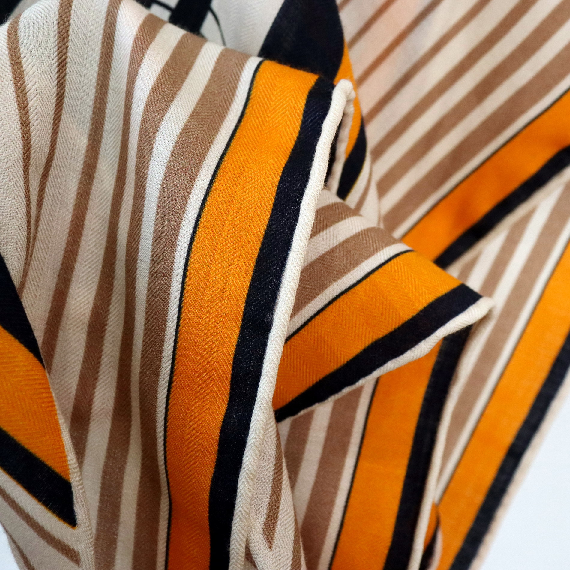 Vintage Equestrian Print Silk  - مراجعة Pashmina Wrap Large وسعره