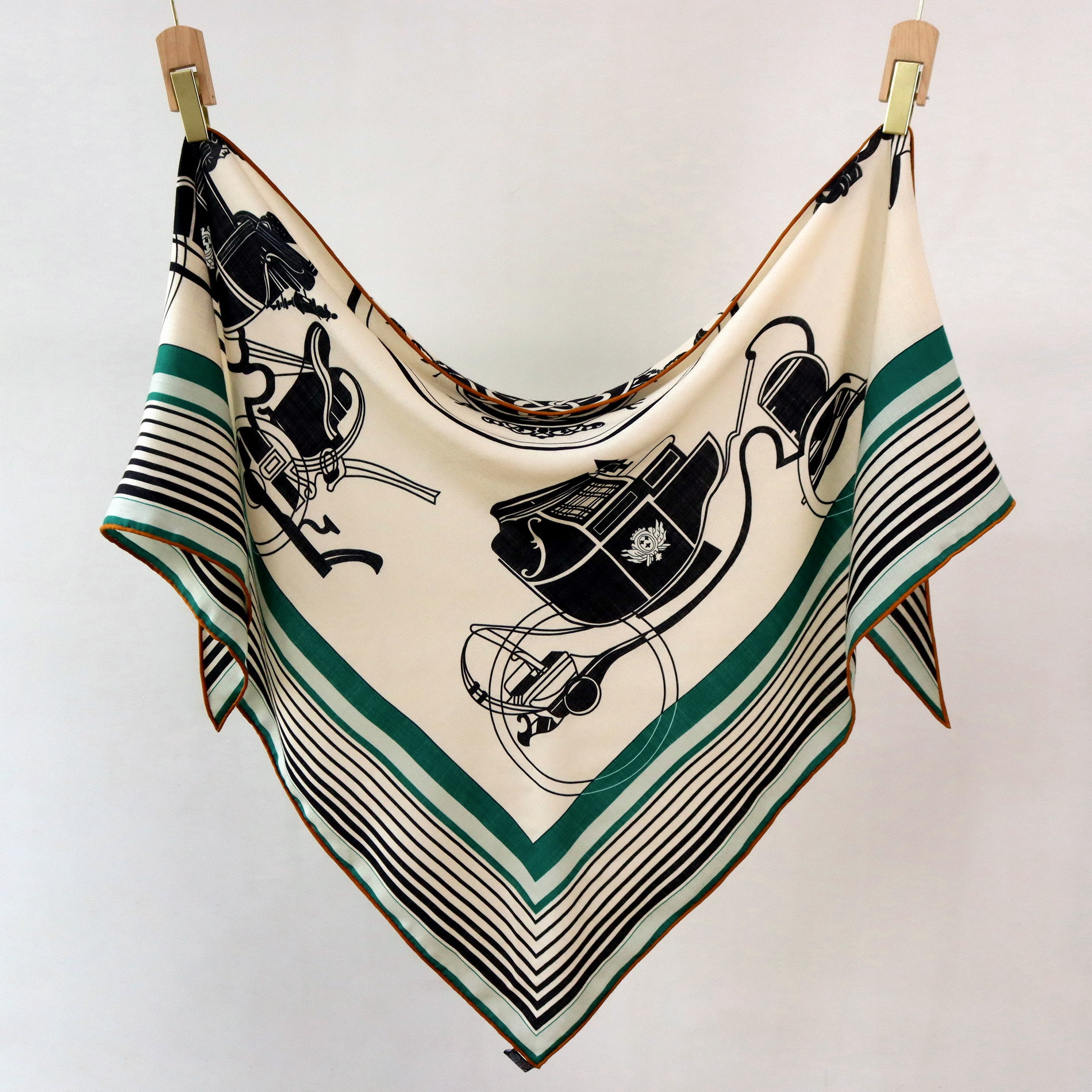 Vintage Equestrian Print Silk  - مراجعة Pashmina Wrap Large وسعره