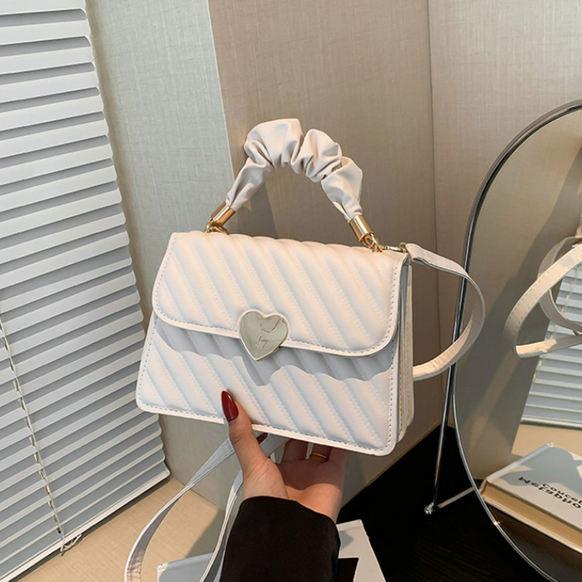 White fashion women's bag simp - مراجعة Pocket Square Set وسعره