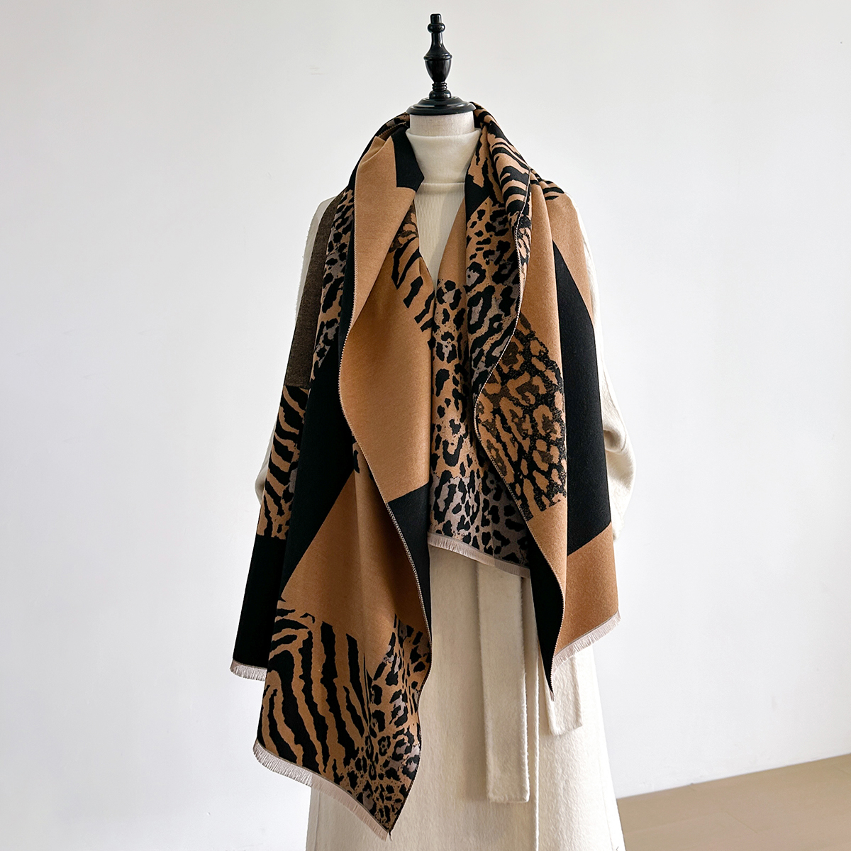 New Brand Elegance Two-Sided L - مراجعة Woven Scarf Blanket وسعره